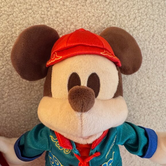 NWOT! Set of 2 Authentic Hong Kong Disneyland 2024 Mickey & Minnie Mouse Plushie - Picture 11 of 12